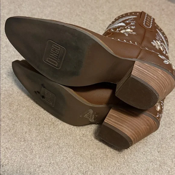 Dingo Brown and White Embroidered Heeled Boots - Picture 5 of 10